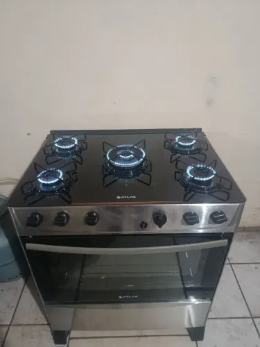 Fogão seminovo. Entrego 