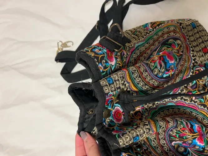 Bolsa bordada crossbody