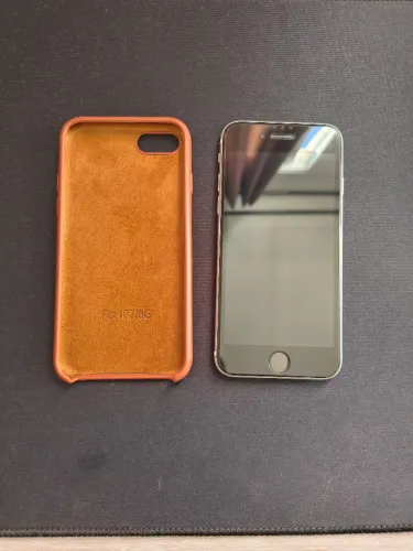 iPhone SE 2020 2° Geração 68GB