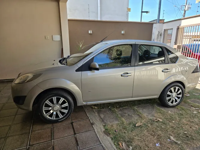 Ford Fiesta Sedan SE 1.6 8V Flex 4P 2014