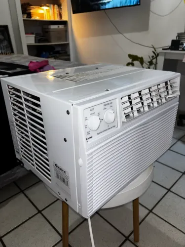 Ar-condicionado Janela Gree 10.000 BTUs Frio R32 - 220V