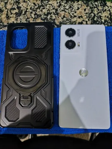 Edeg 50 fusion 256 GB 12 RAM 