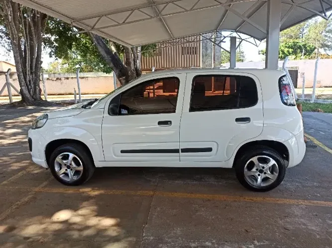 Fiat Uno Attractive 1.0 EVO Fire Flex 8V 5P 2021