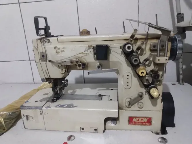 Máquina de costura galoneira