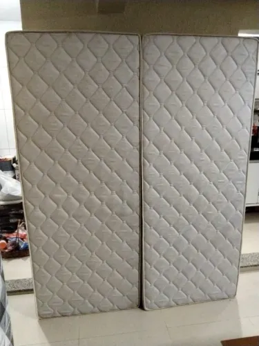 Cama queen com colchão 