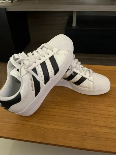 Tênis Adidas SuperStar praticamente novo