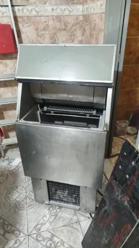 Máquina de gelo Everest 75 kg