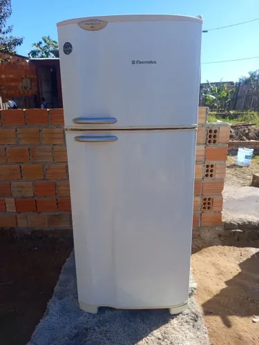 Vendo geladeira Frost free Electrolux 110 Volt 3 meses de garantía entrega gratis