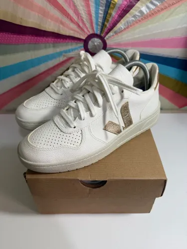 Veja V-10 Chromefree Leather Extra White Platine
