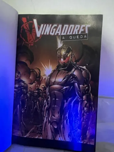 Hq colecionável vingadores a queda capa dura