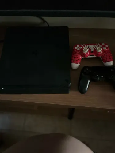 PS4 seminovo com GTA 5, Mortal Kombat e Naruto,