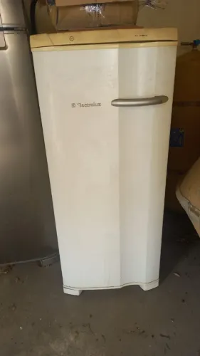 Freezer vertical FE18