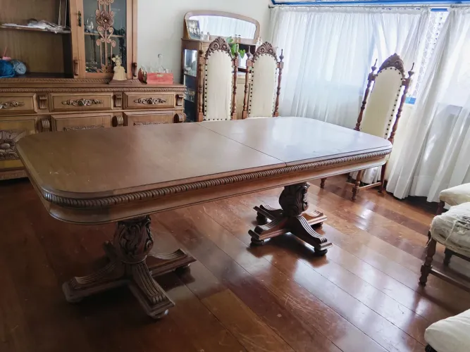 Mesa de Jantar Clássica em Madeira Maciça + 12 Cadeiras