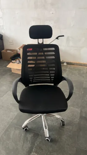 Cadeira de Escritório Ergonômica Giratória com Apoio para Cabeça - Seminova