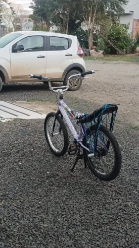 Bicicleta montadinha estilo BH 