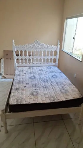 Vende-se churrasqueira praticamente nova por 1000,00 e uma cama de casal por 200,00 uma