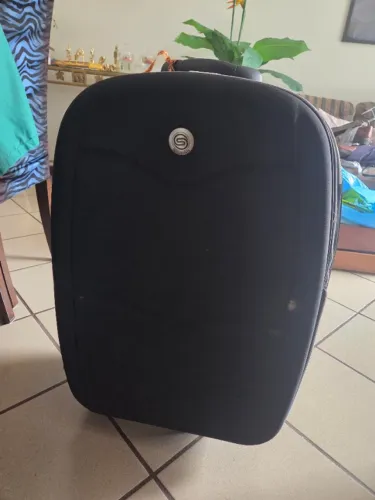 Mala viagem GG Semi Nova