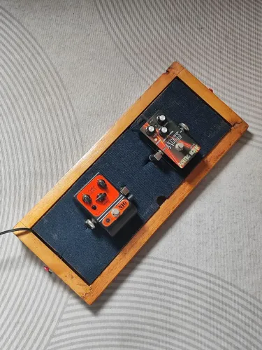 Pedalboard custom + 2 pedais