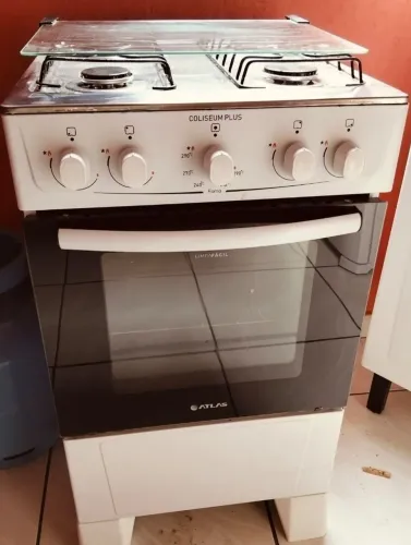Estou vendo esse fogão, usamos só 3 meses, sem marcas de uso.