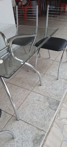 Vendo mesa com tampo de vidro 