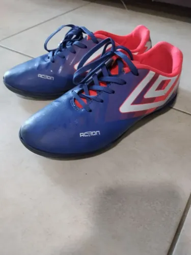 Chuteira Umbro Action