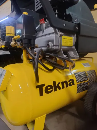 Compressor 127V de 24 litros 