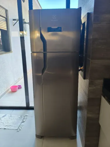 Geladeira Eletrolux 310 litros 