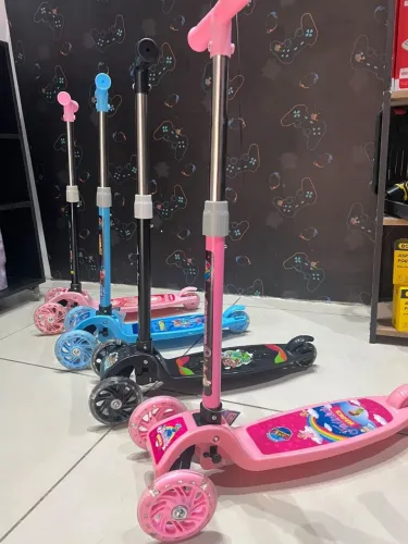 Patinete infantil 3 rodas com led (cada)