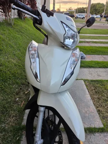 Honda Biz 125 - 2024 - Branca -