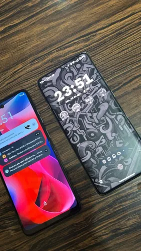 Troco 2 telefones Android por algum iPhone bom os telefones estão novos 