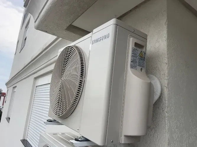 VENDO 2 AR-CONDICIONADOS SAMSUNG WINDFREE 12.000 BTU - QUENTE E FRIO
