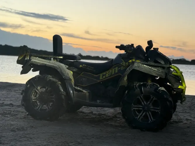 Quadriciclo Can-am 800 top