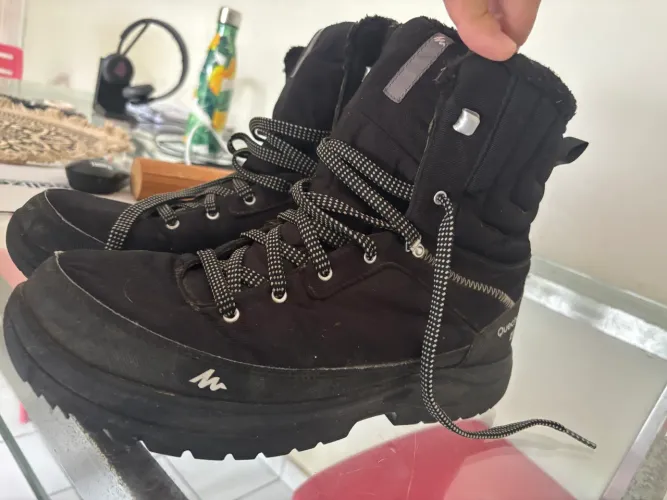 Bota impermeável e térmica cano alto para trilhas Decathlon/Quechua