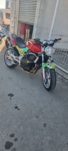 Moto Honet 600f vermelha