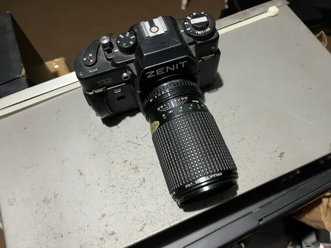 câmera SLR (reflex monobjetiva) analógica Zenit 122