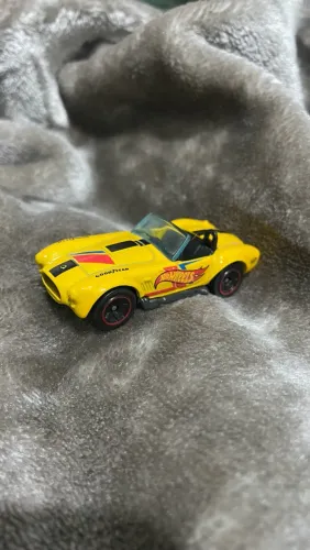 Carrinho hot wheels shelby cobra