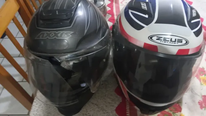 2 capacetes