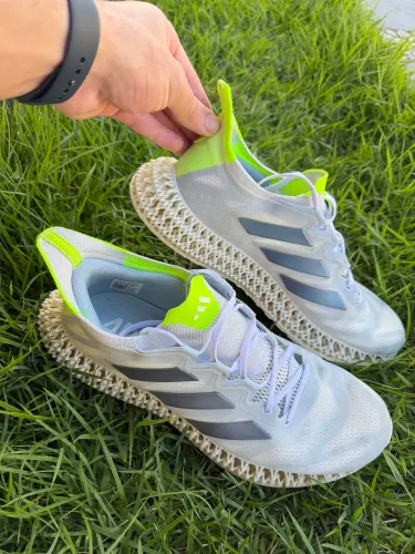 Tênis Adidas 4D - Tecnologia de Amortecimento em Grade - Pouco Uso - Nº 43