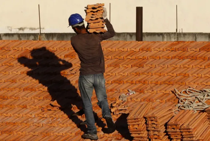 VAGA PARA AJUDANTE SERVENTE PEDREIRO RIBEIRAO LIPA