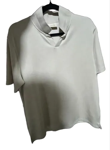 Camisa Polo Viscose C&A Comfort Tam M Kaki Claro - Gola V - 52% Poliéster 43% Viscose