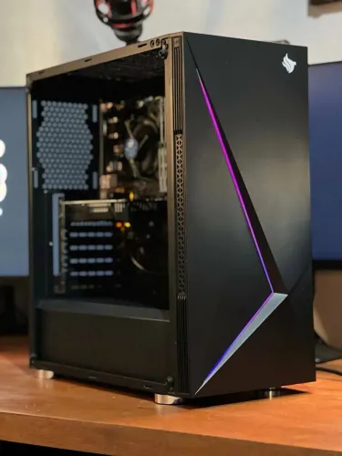 Gabinete Mid Tower