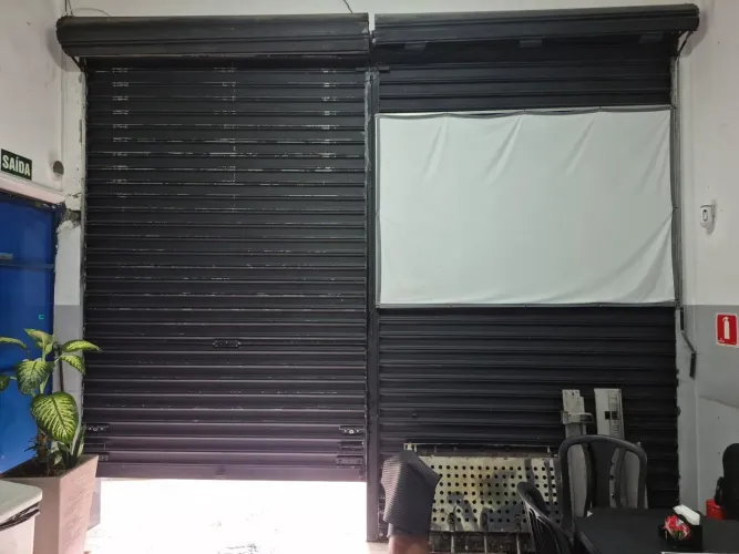 Vendo 2 portas de aço galvanizado usadas