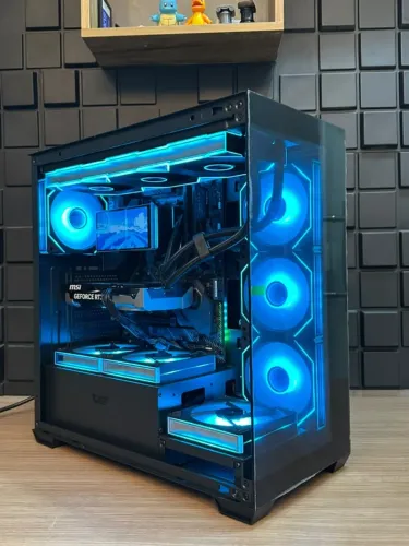 PC GAMER RYZEN 7 5800x + RTX 5060