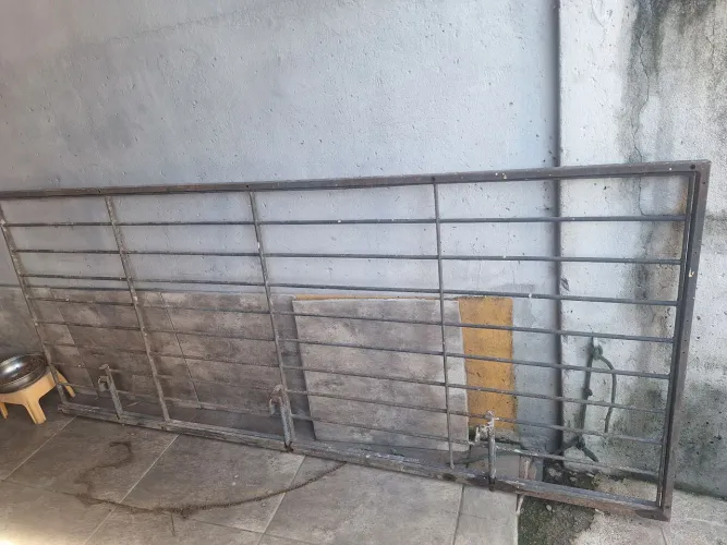 Grade de ferro 2,50mt de altura por 1,00mt largura
