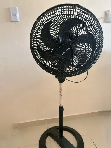 Vende-se uma cama e um ventilador 