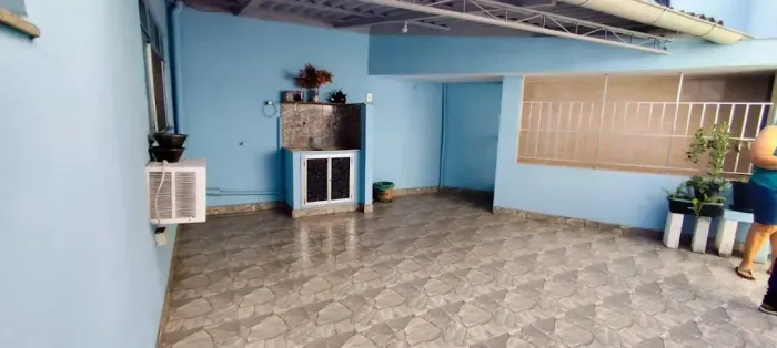 BS IMOBILIÁRIA VENDE: Casa de 4 quartos, 4 banheiros, 3 salas, e 3 varandas com terraço