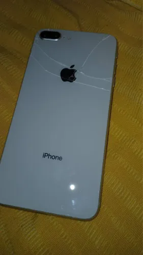 Vende-se um cell iPhone 8 plus por 550