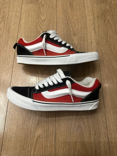 Tênis Vans Knu Skool preto e vermelho 45