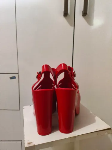 Melissa Aranha 79 16 Heel
