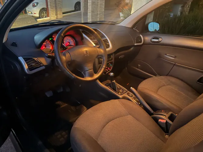Peugeot 207 XR 1.4 Flex 8V 3P 2013